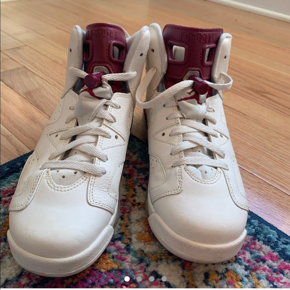 Jordan retro 6 maroon